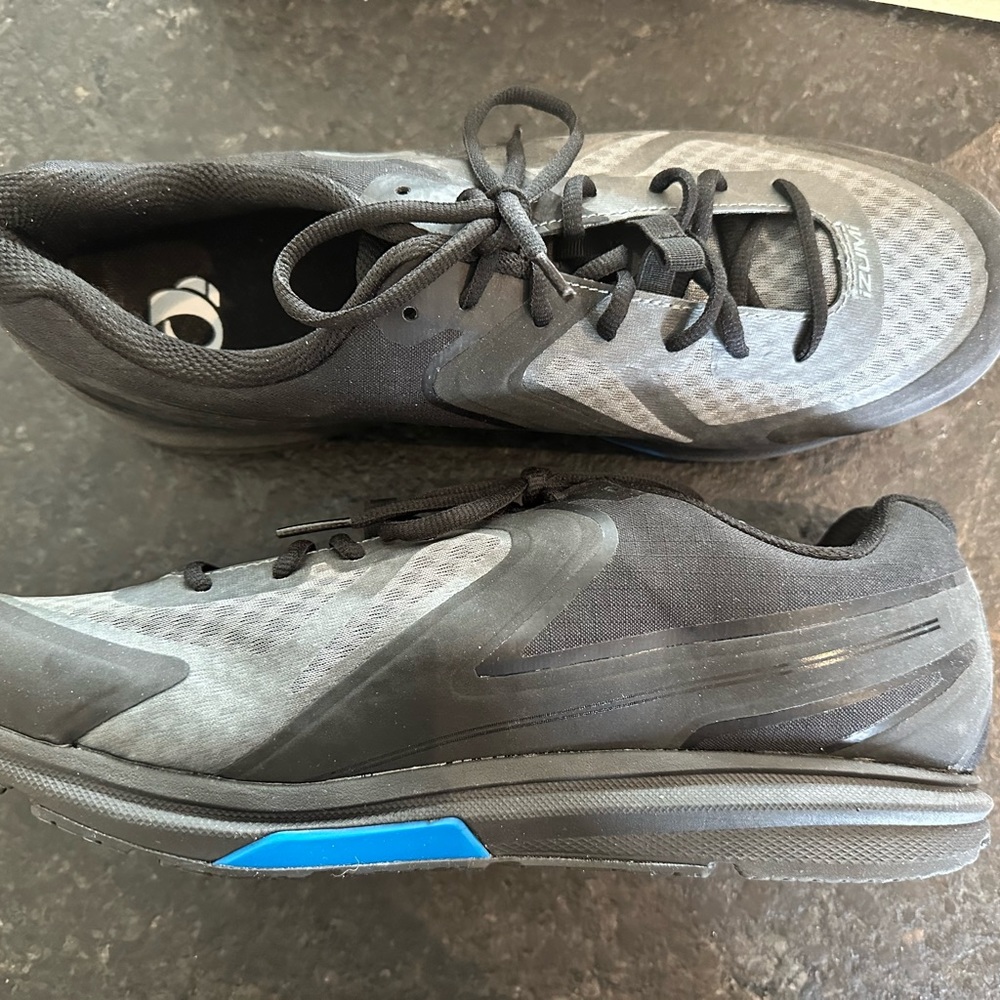 Shimano men’s cycling shoe, size 11.5 new in box. Cleats included.